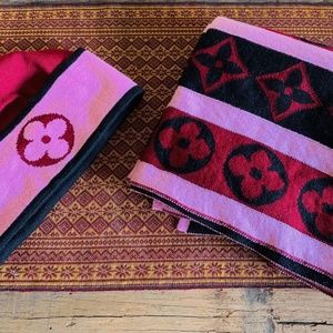 Louis Vuitton Scarf and Hat/Beanie set Wool